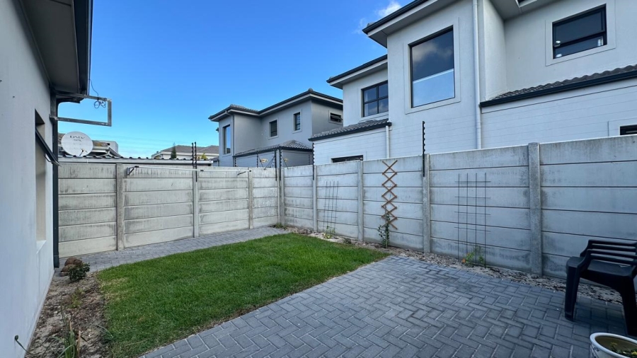 2 Bedroom Property for Sale in Parklands North Western Cape